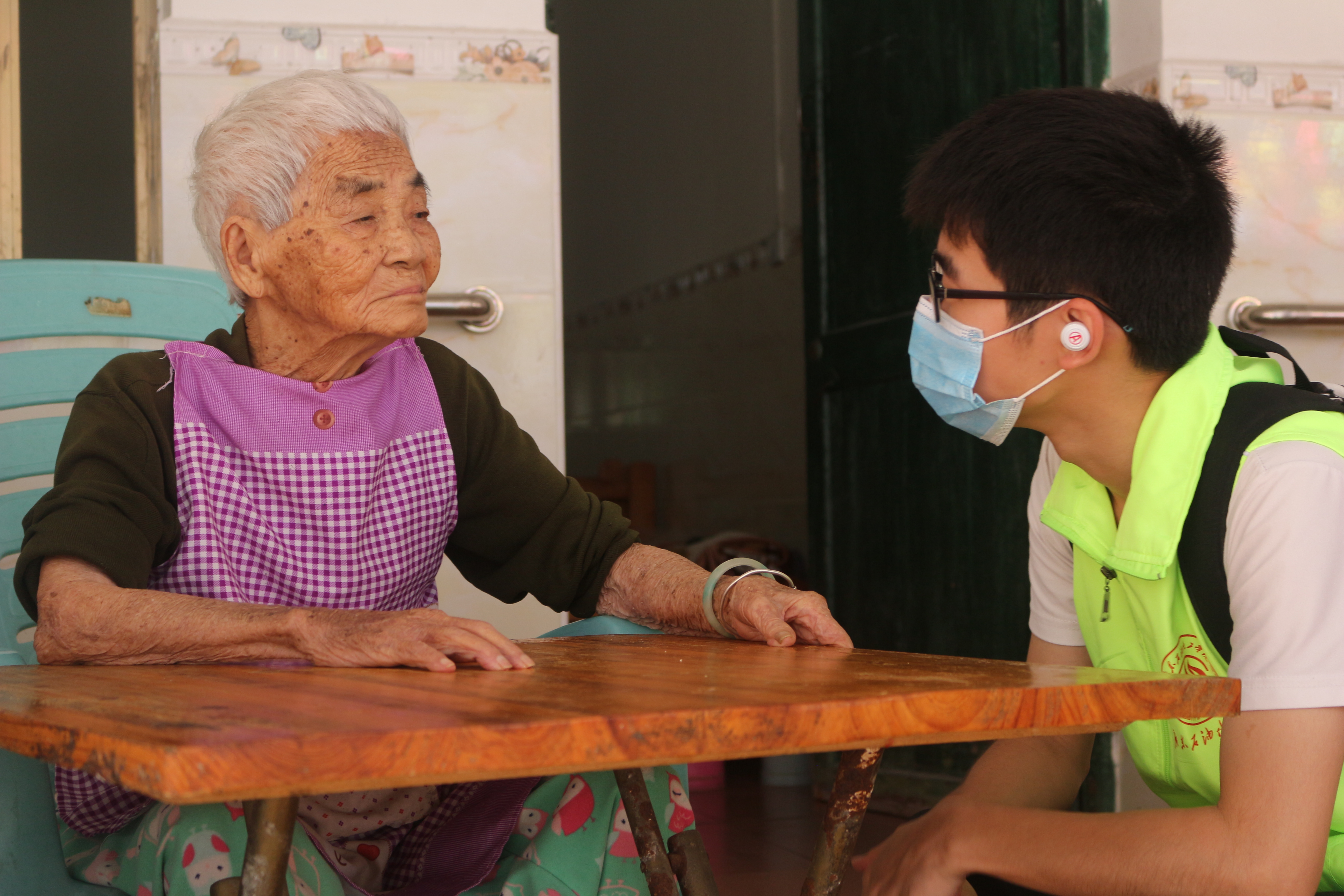 关爱老人友善行"志愿服务活动