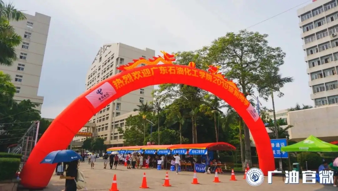 经时光的沉淀希望每一位广油学子拥有一个美好的大学生活图片:朱贤浩