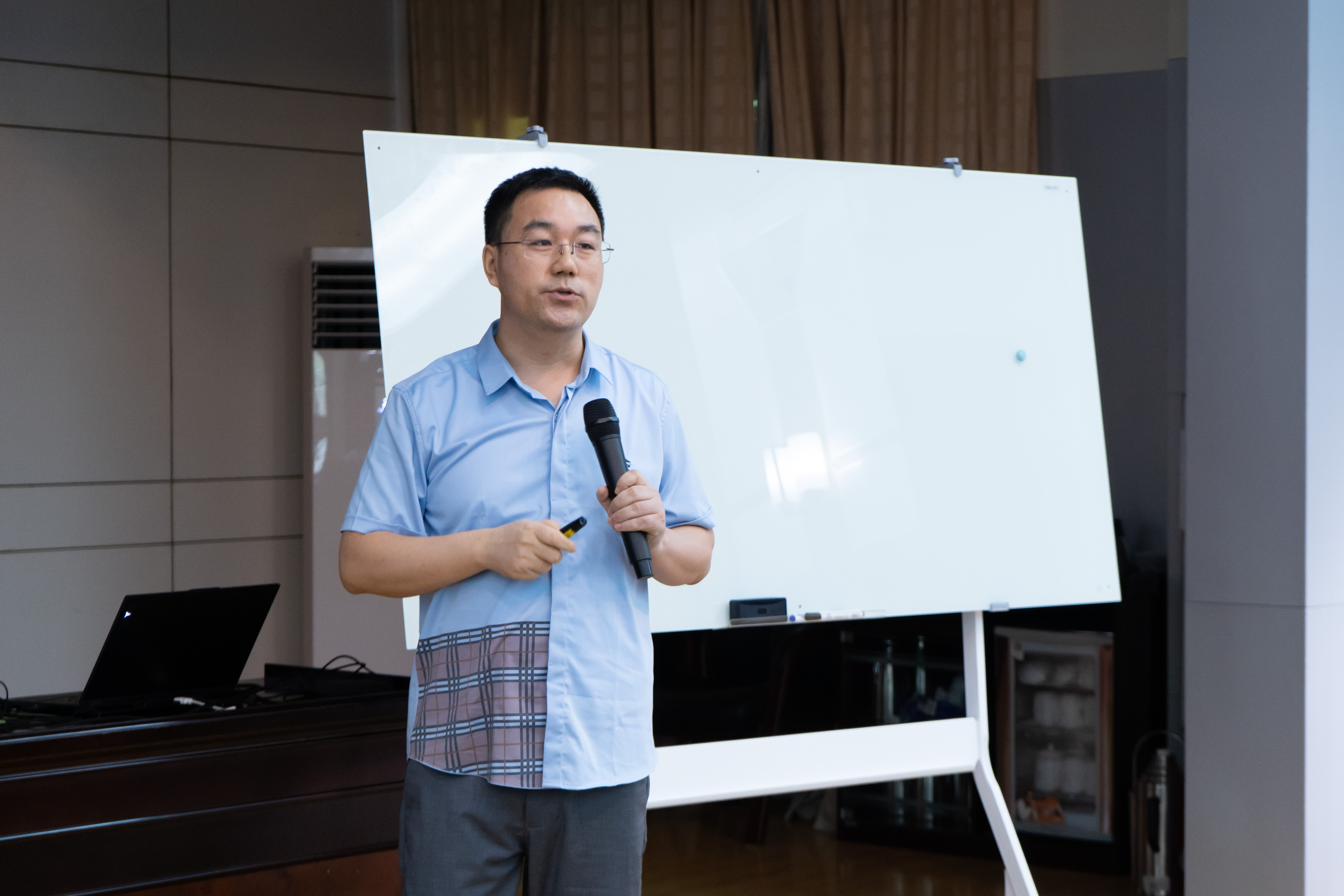 9b18be546dee18d22af61939c4e8972