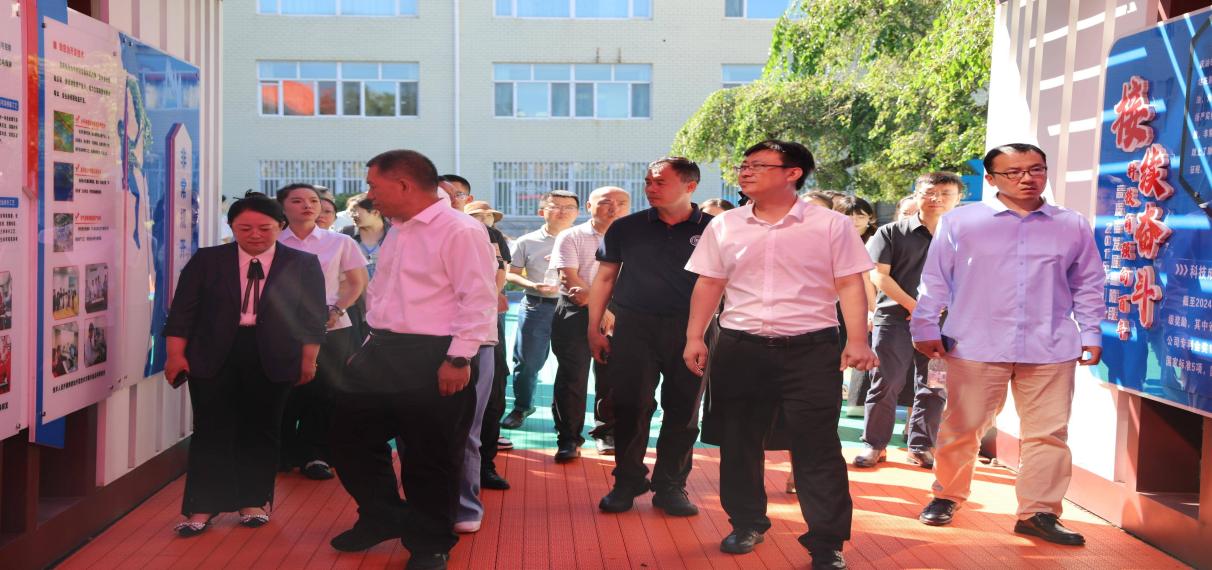 说明: 实践研学 说明: 实践研学