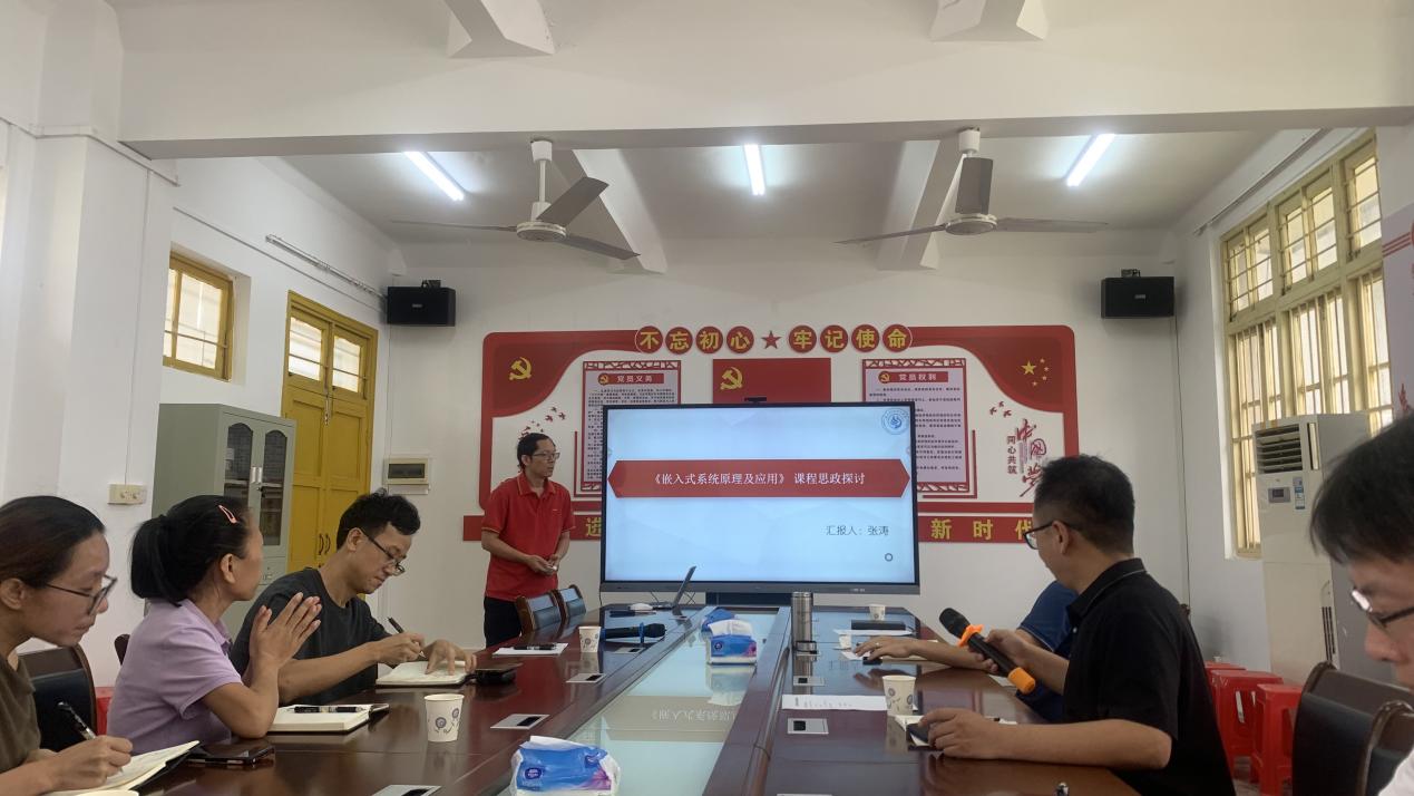 说明: 张涛老师 说明: 张涛老师