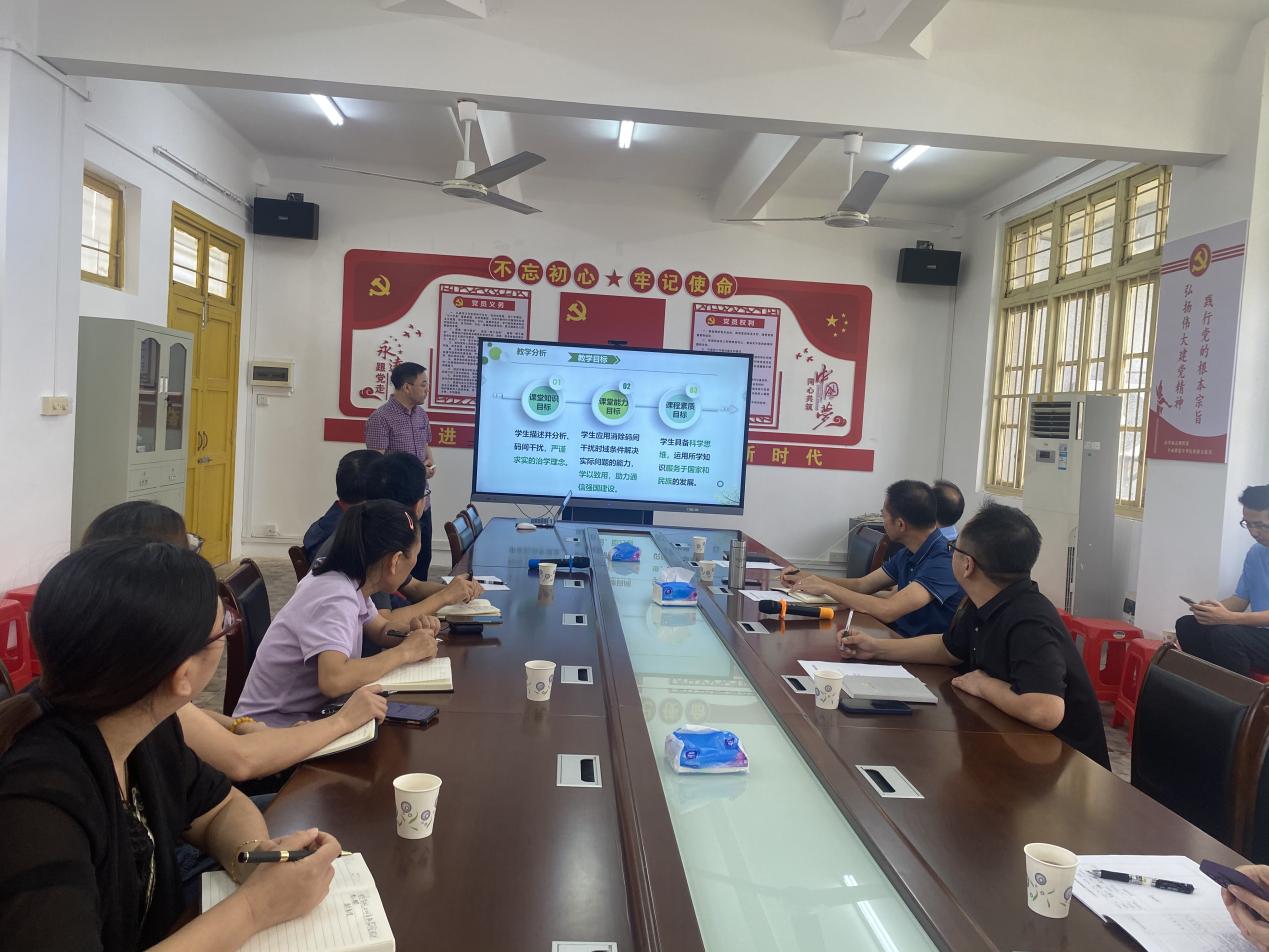 说明: 谢玉鹏老师 说明: 谢玉鹏老师